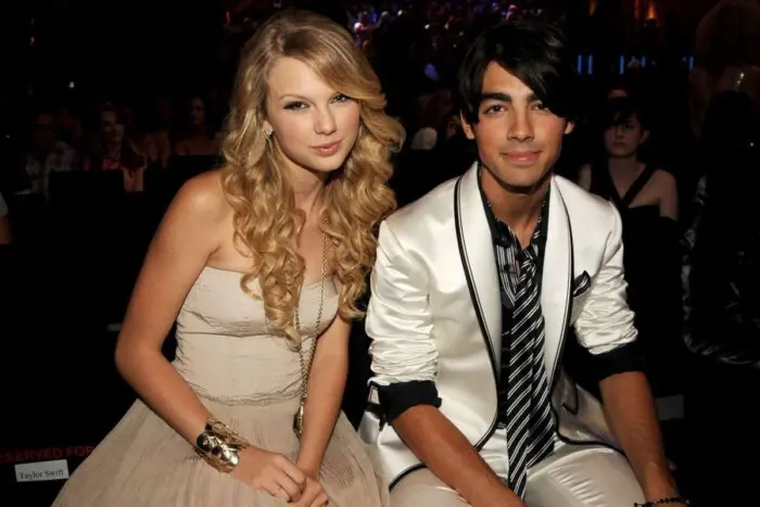 Who has been Taylor Swift's boyfriend? and dating history!