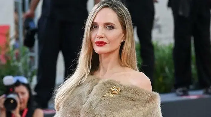 Angelina Jolie Popular Female Actresses
